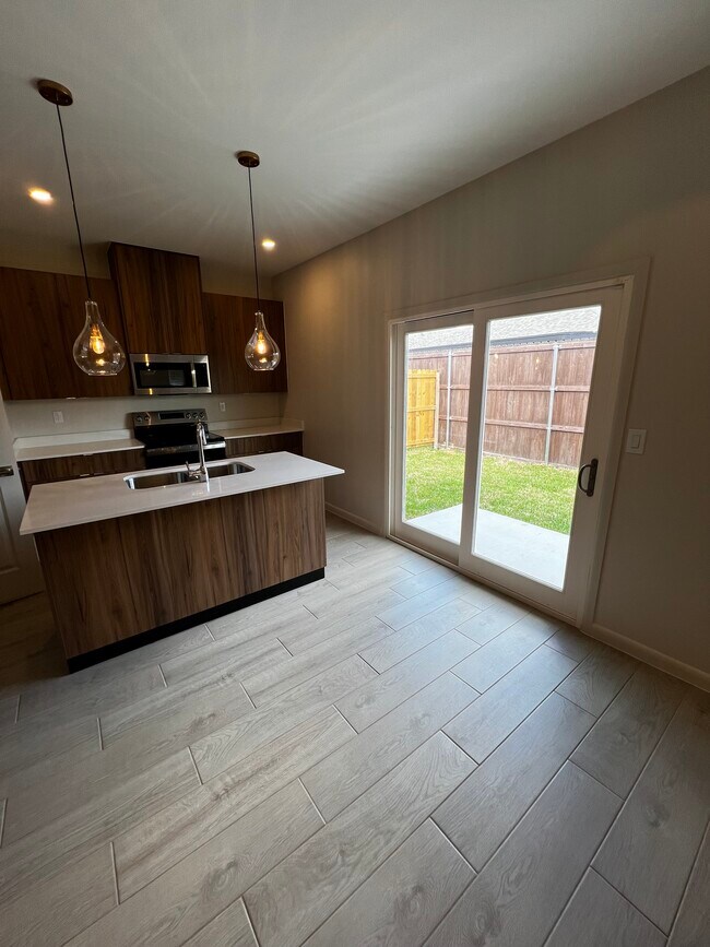 Foto del edificio - 3316 Duke Ave