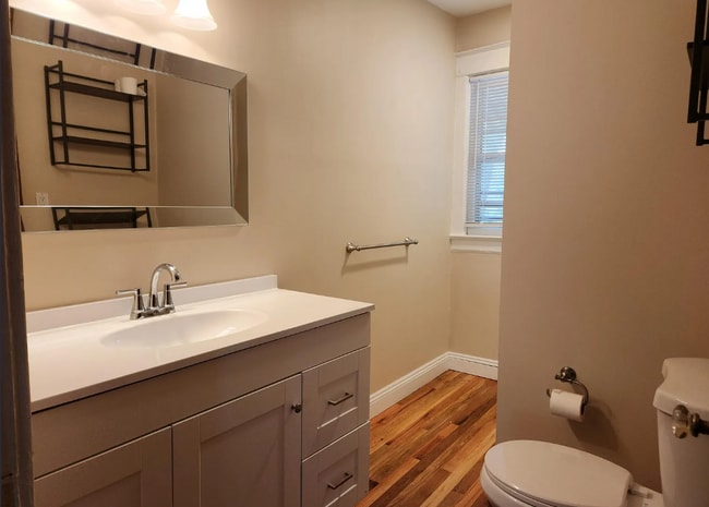 Foto del edificio - 811 E 39th St