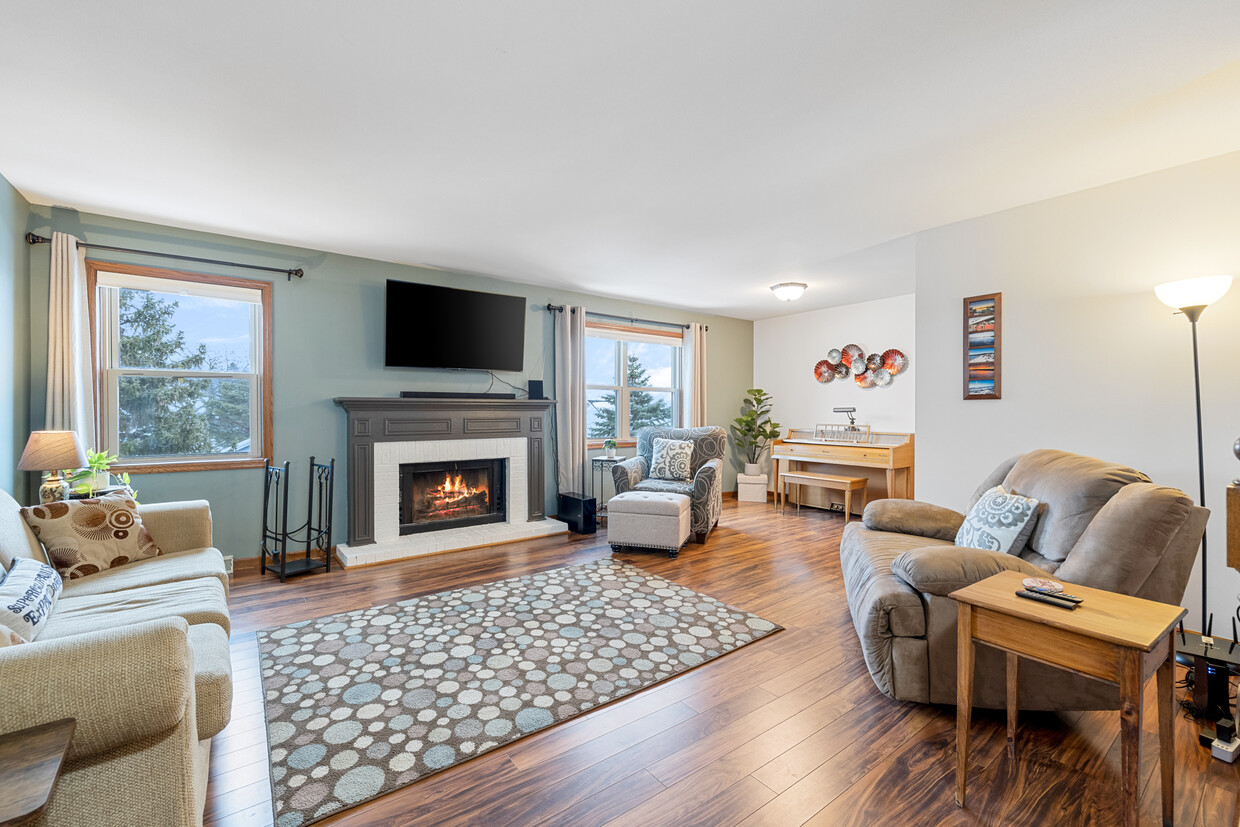 Foto principal - 348 Willow Grove Dr