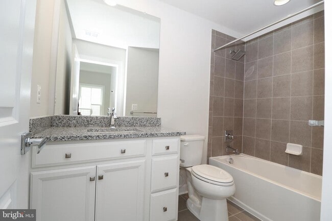 Building Photo - 13223 Lake Waterview Way