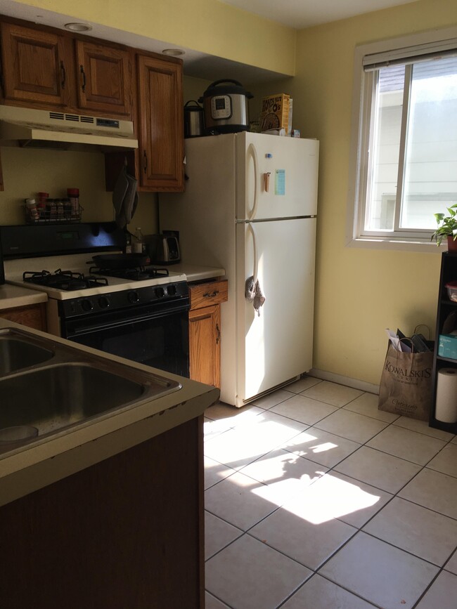 Kitchen - 286 Prior Ave N