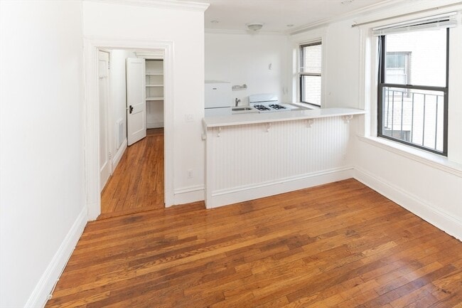 Building Photo - 51 Park Dr