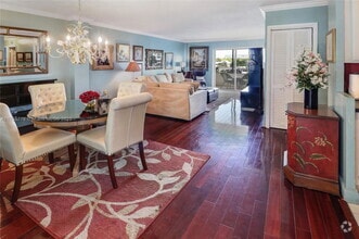 Building Photo - 220 Kings Point Dr