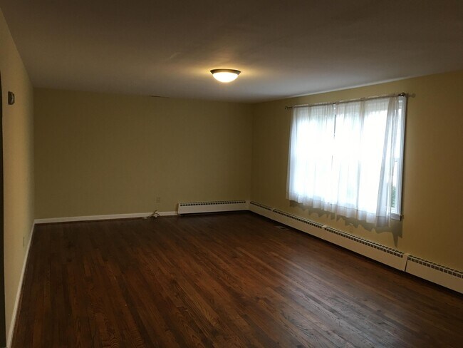 Foto del edificio - 553 Glenrose Ln