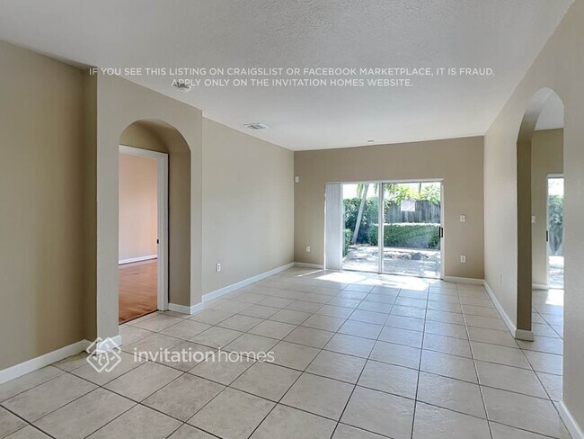 Foto del edificio - 14323 SW 156th Ave