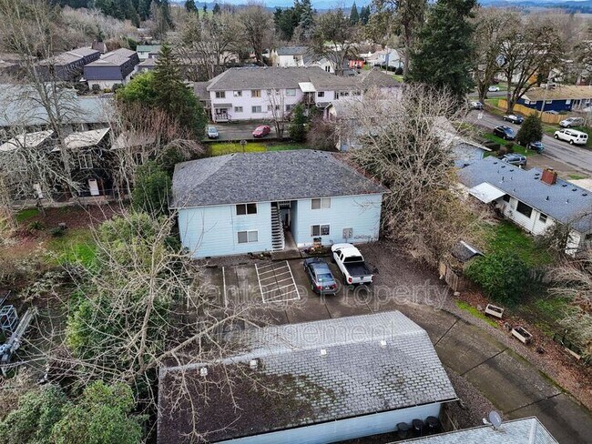 Foto del edificio - 240 S Monmouth Ave