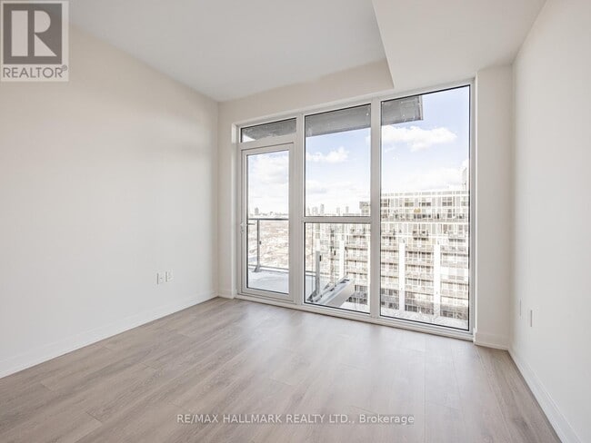 Building Photo - 1037 The Queensway