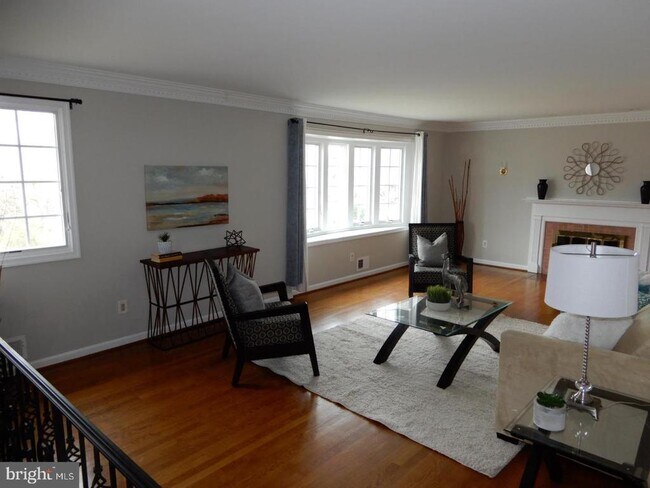 Foto del edificio - 7115 Warbler Ln