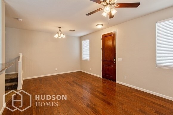 Foto del edificio - GET 1ST FULL MONTH'S RENT FREE! - 10125 E ...