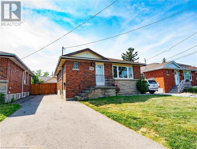 Photo du bâtiment - 102 E 41st St