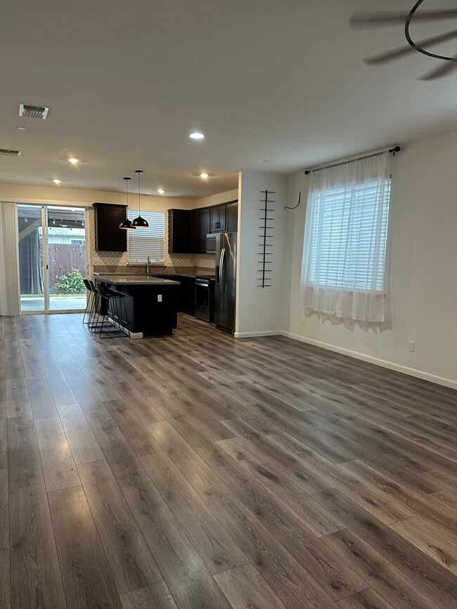 Building Photo - 1113 Greenbrier Dr