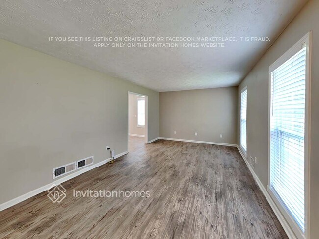 Foto del edificio - 595 Rivercrest Dr