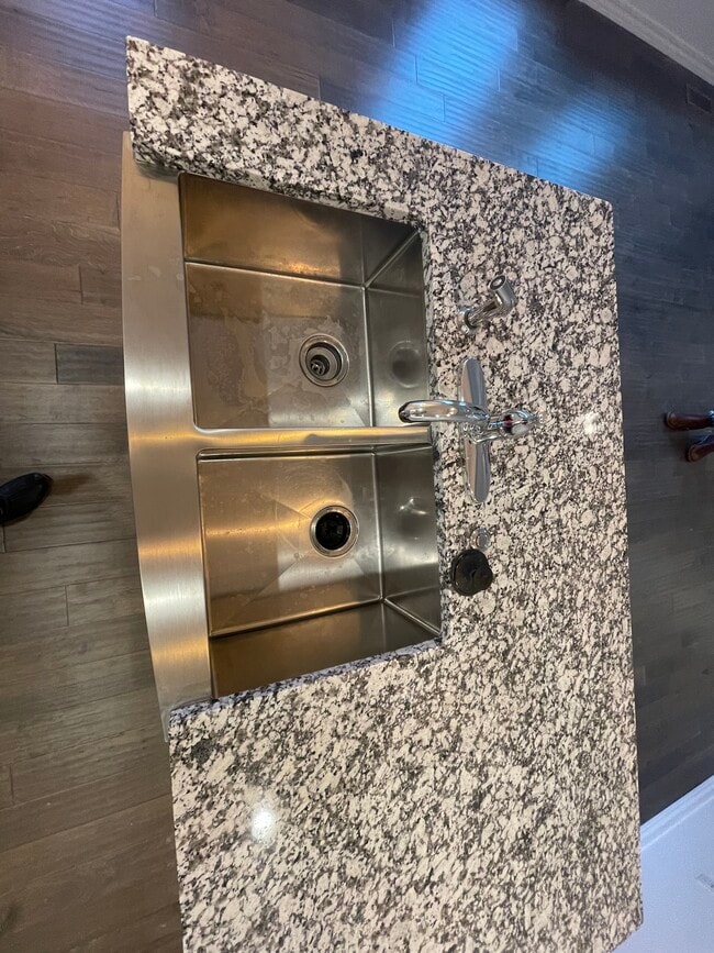 Foto del edificio - 1003 S Meteor Ave