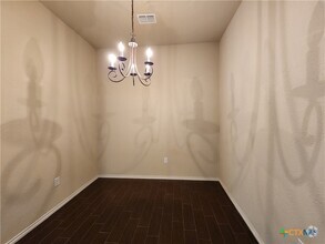 Building Photo - 720 Creekside Cir