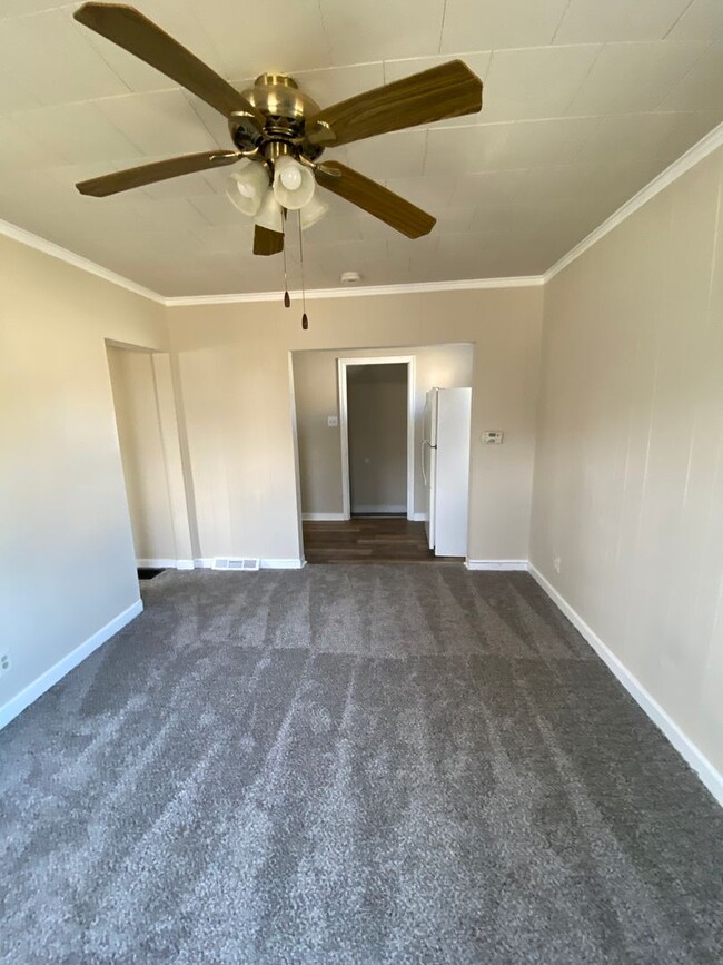 Building Photo - Cozy 1 Bedroom for Rent - Fenced in Yard a...