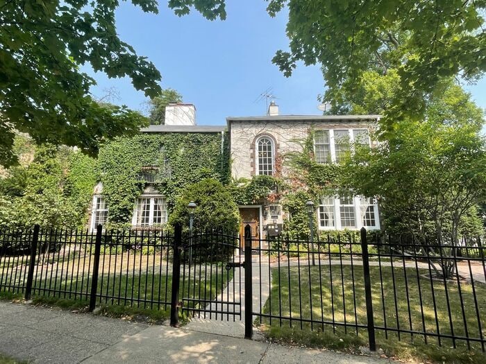 Primary Photo - Very Spacious and Unique Ground Level Apar...