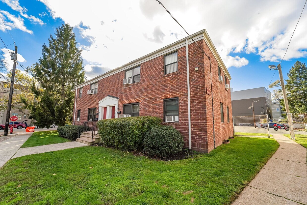 35 Garretson Ave, Bayonne, NJ 07002 Condo for Rent in Bayonne, NJ