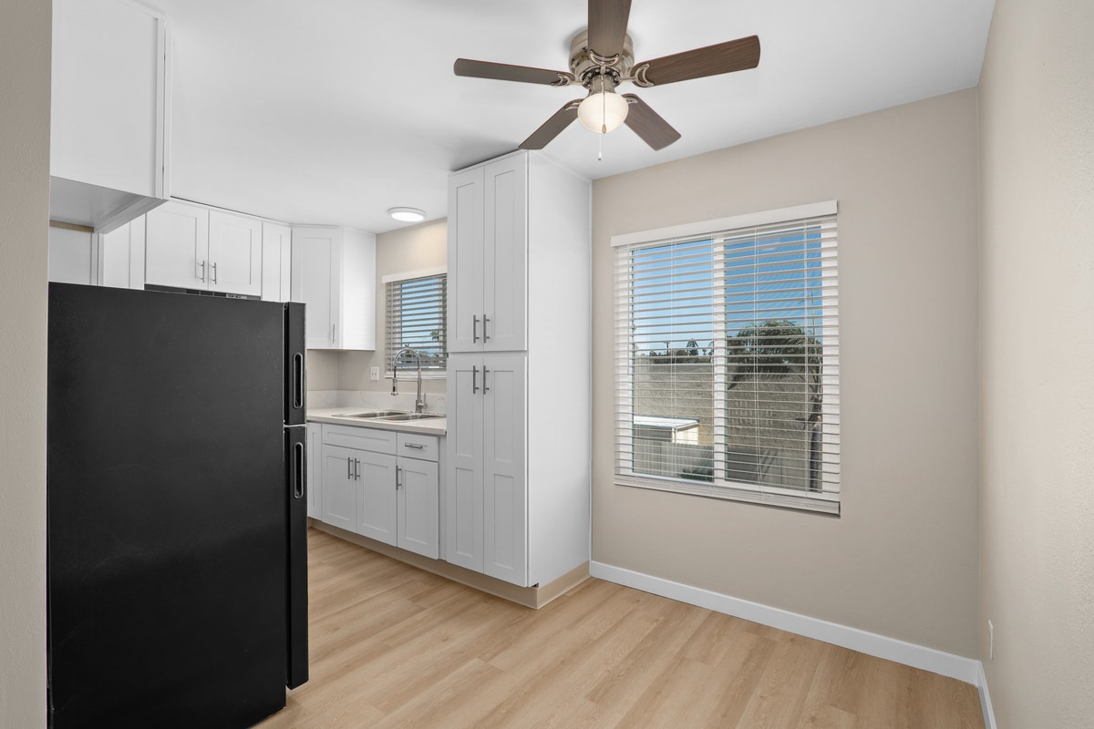 Plan D, 2 Bed / 1 Bath, 828 Sq. Ft. - Dining Area - NC18 Apartments