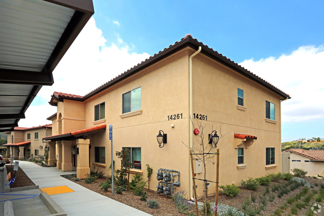 Building Photo - Peter Rios Estates