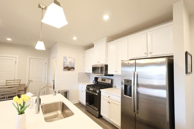 Foto del edificio - 3800 Maze Runner Dr