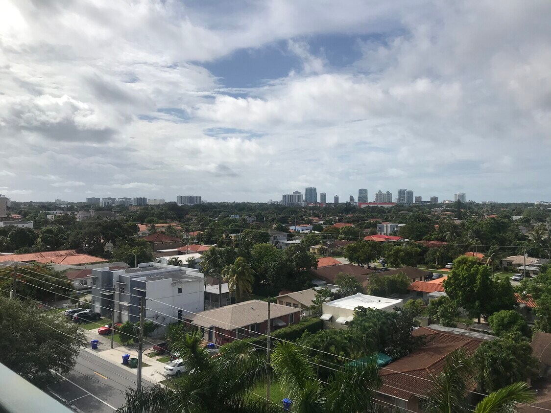 Primary Photo - 3500 Coral Way
