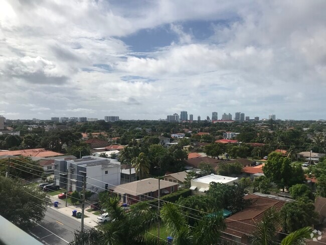 Building Photo - 3500 Coral Way
