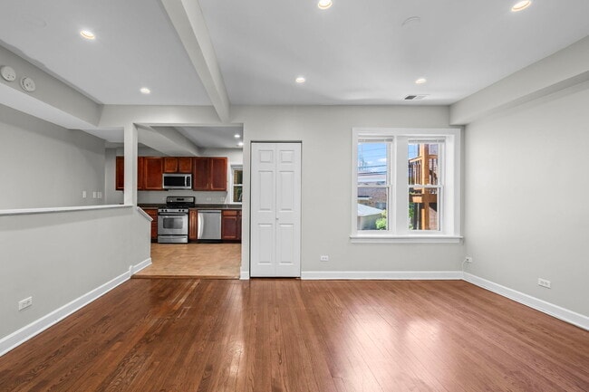 Building Photo - 9100 Lamon Ave