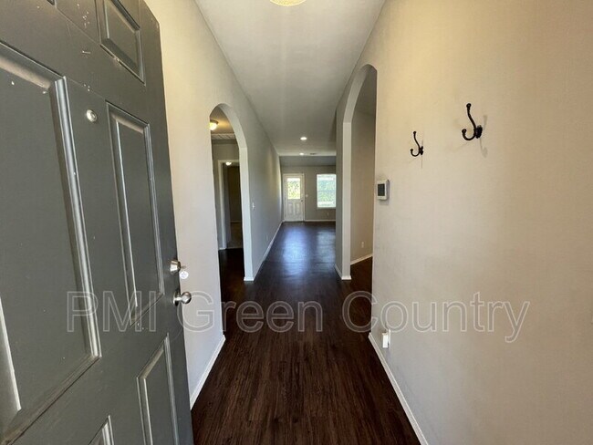 Foto del edificio - 14774 S Hudson Ave