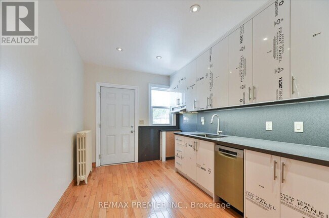 Building Photo - 1575 Bayview Ave