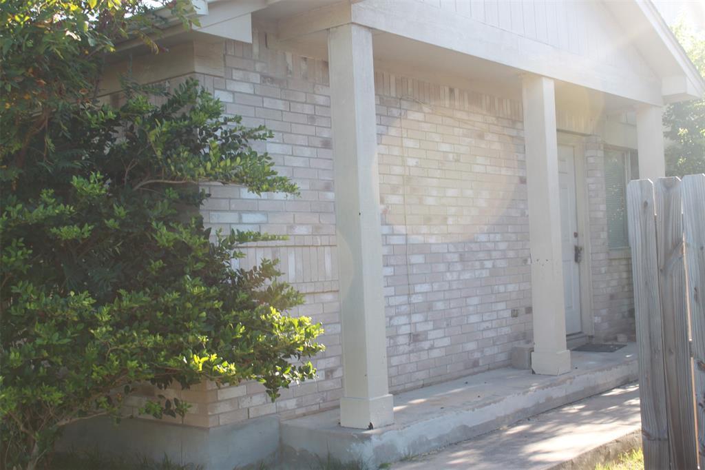 Primary Photo - 1008 Disraeli Cir