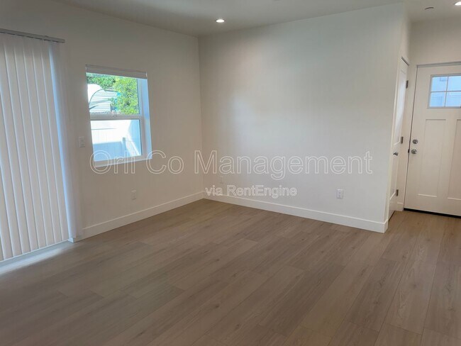 Foto del edificio - 19229 Friar St