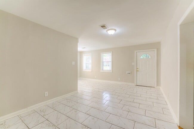 Foto del edificio - 1778 Edward Ave