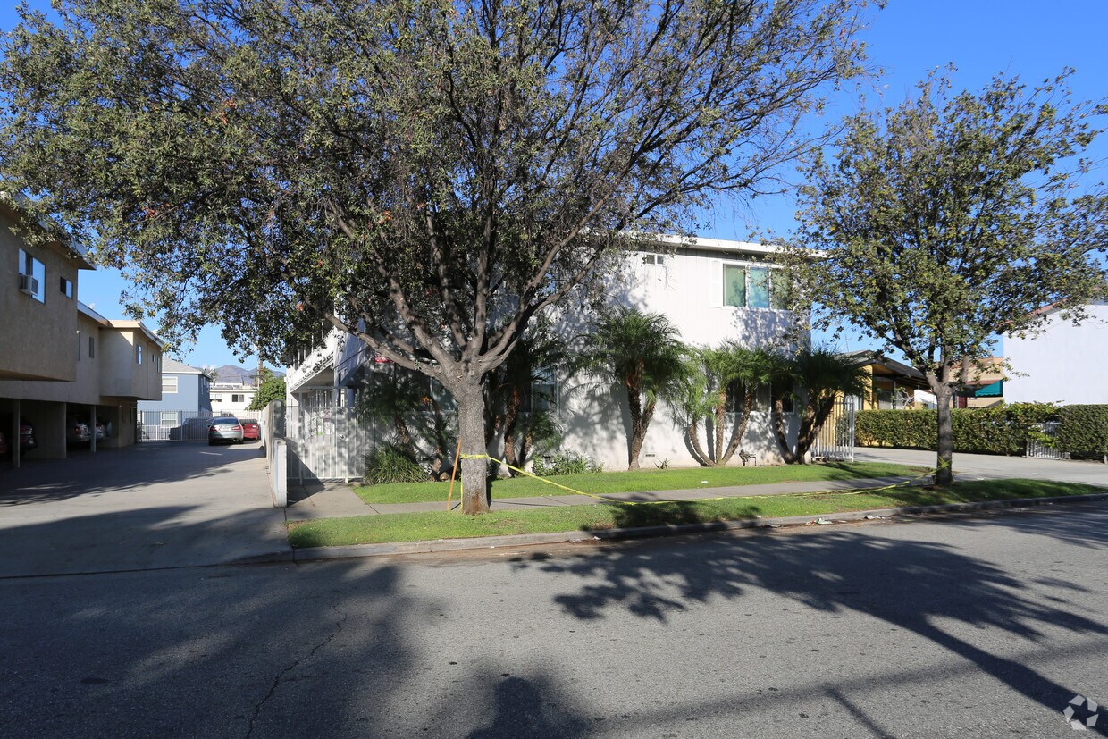 Building Photo - 913 Mariposa St