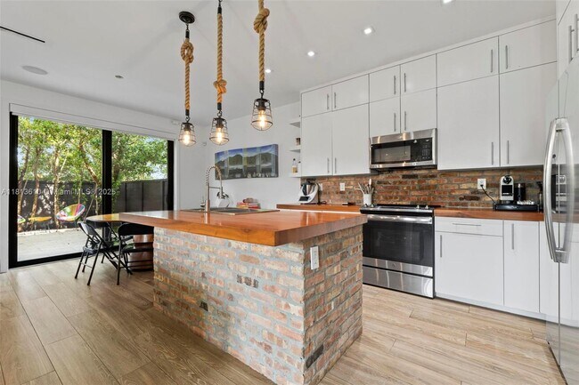 Foto del edificio - 15484 NW 91st Ct