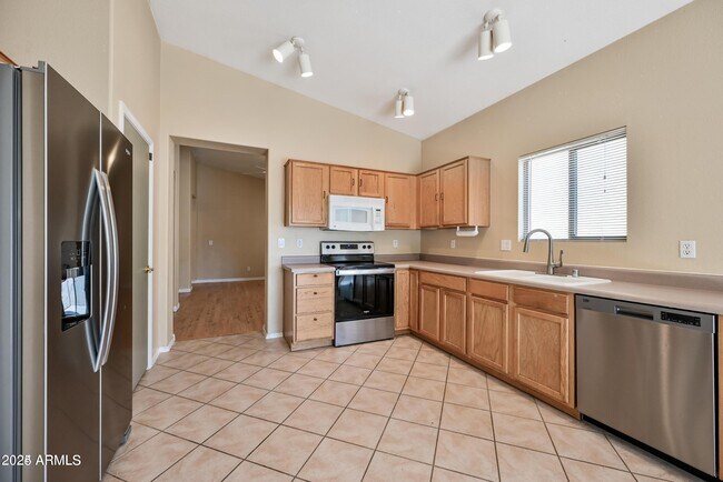 Building Photo - 81 S Criss Pl