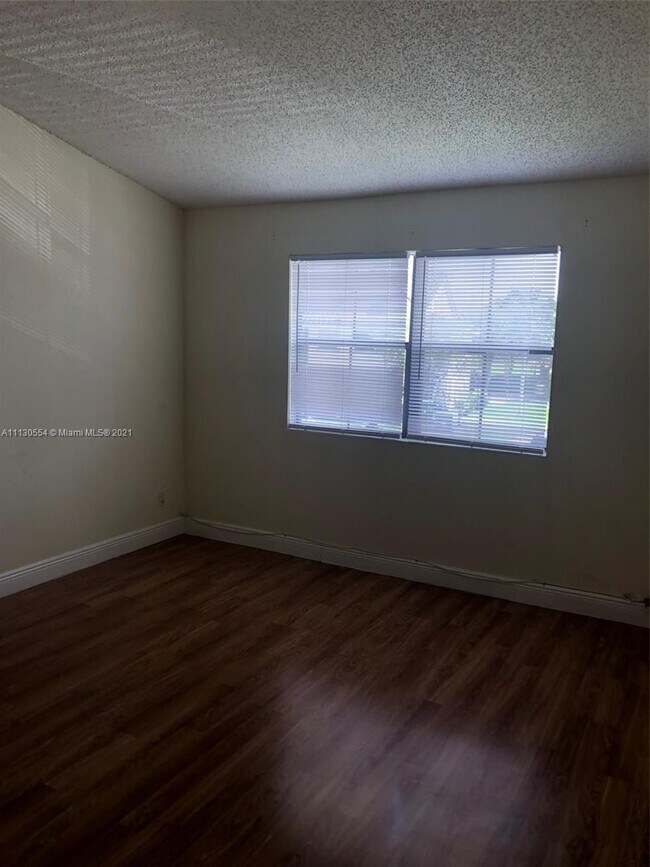 Building Photo - 10360 SW 150th Ct
