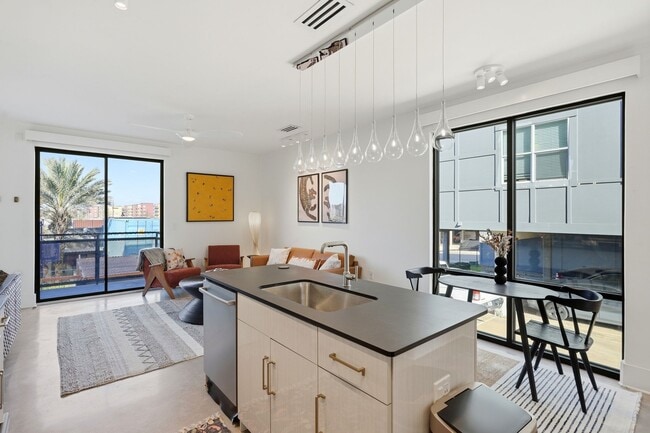 Building Photo - 510 All Saints St