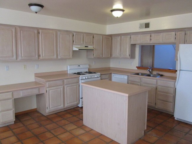 Building Photo - 2736 La Bajada