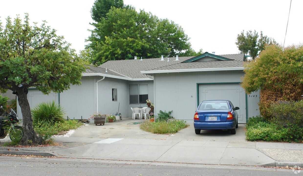Building Photo - 3143-3145 Trinity Pl