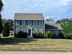 Building Photo - 18 Vanderbilt Ln