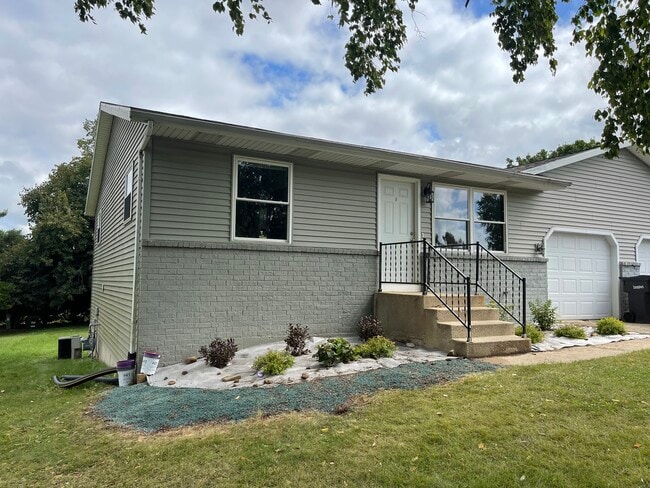Building Photo - 6827 Sunset Meadow Dr