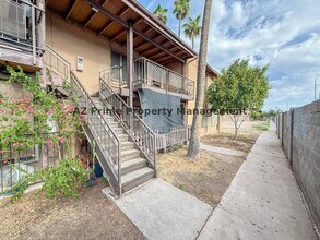 Building Photo - 2415 W Hazelwood St