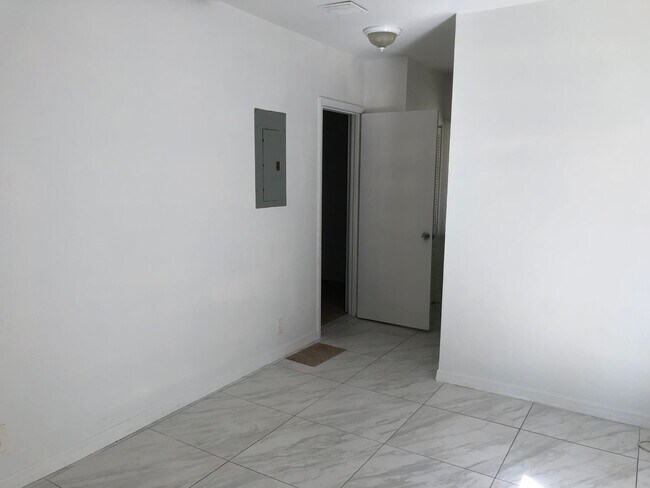 Foto del edificio - 212 NW 11th St