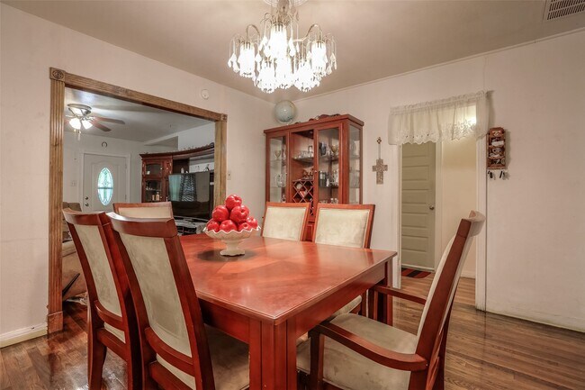 Foto del edificio - 9226 E Avenue Q