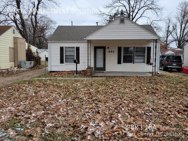 Building Photo - *2-CAR GARAGE* 441 NE Green St - 2 BED/1 BATH