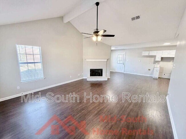 Foto del edificio - 4450 Longtree Cove