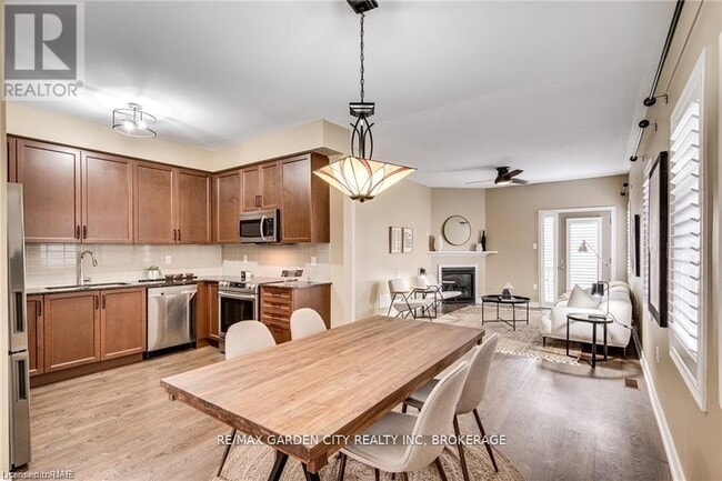 Building Photo - 221 Shoreview Dr