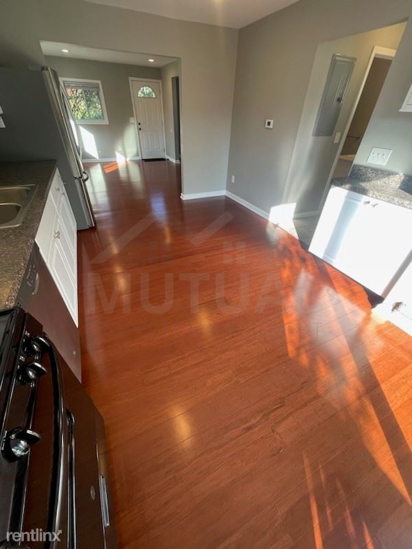Foto del edificio - 2 br, 2 bath House - 3113 Emmons Ave