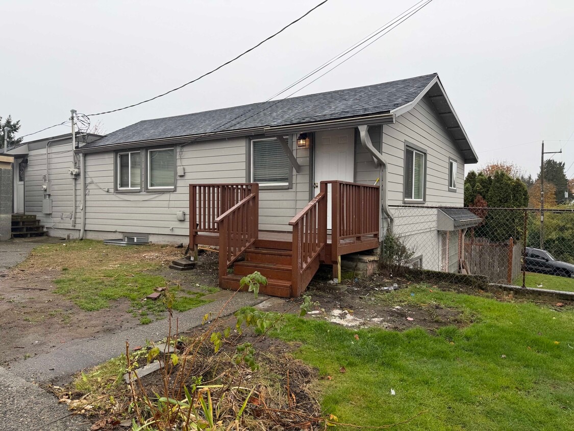 Photo - 1615 SW 110th St (Seattle, WA)