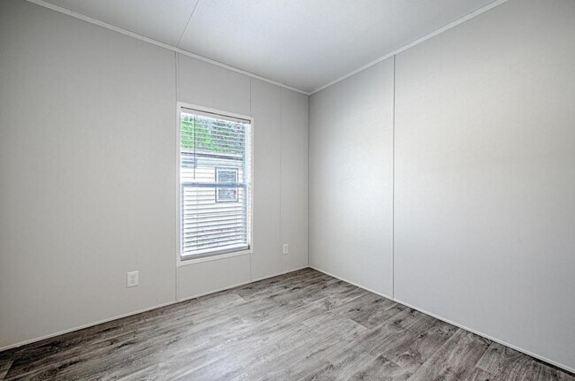 Building Photo - 120 FM1504